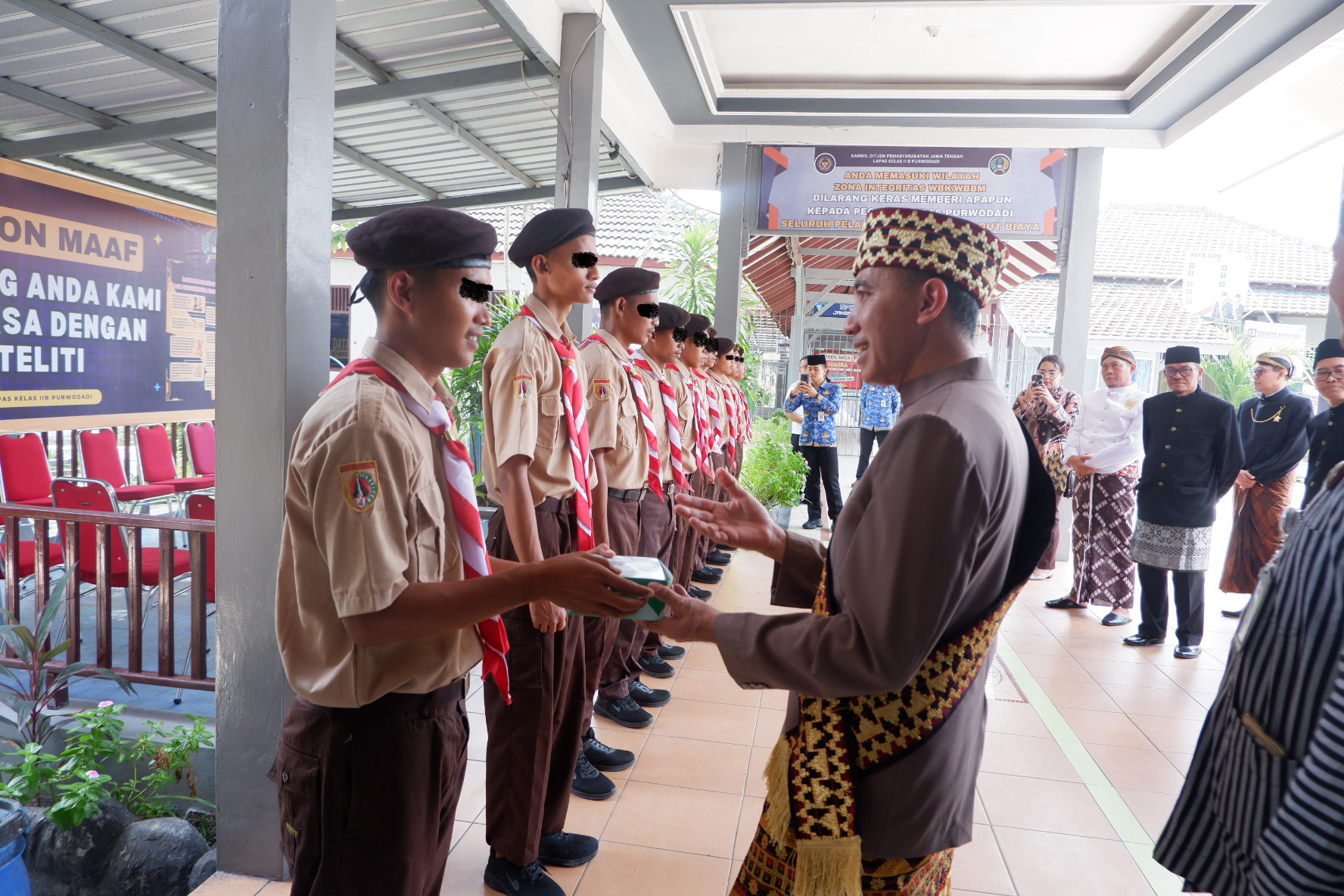 2041 0121 03053300 copy