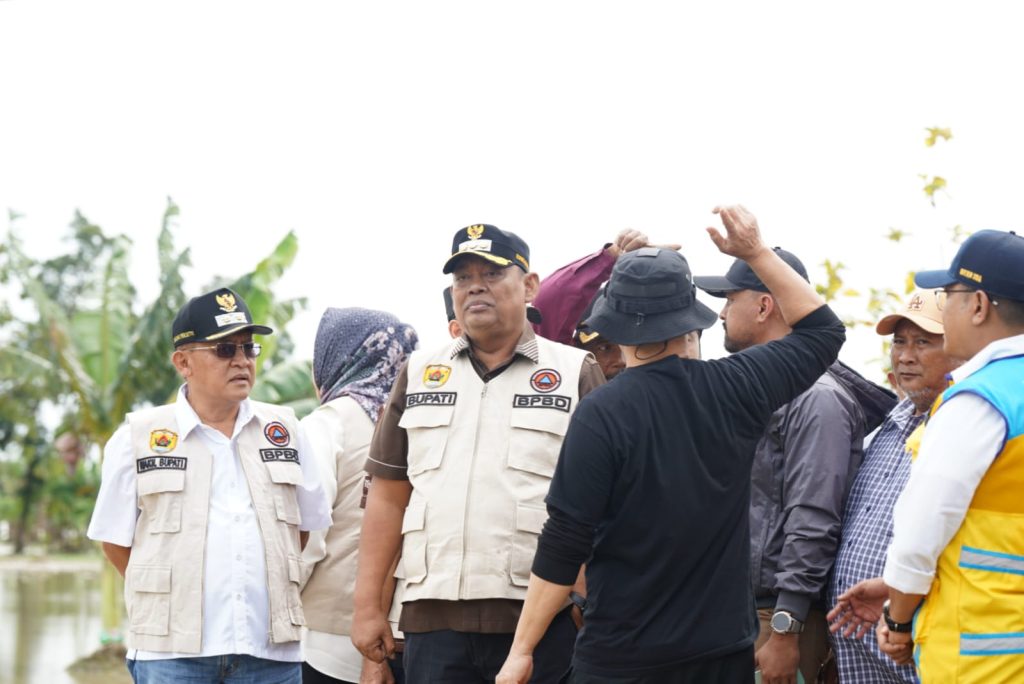 Dampingi Gubernur Bupati dan Wabup Grobogan tinjauan lapangan Tanggul Tinanding