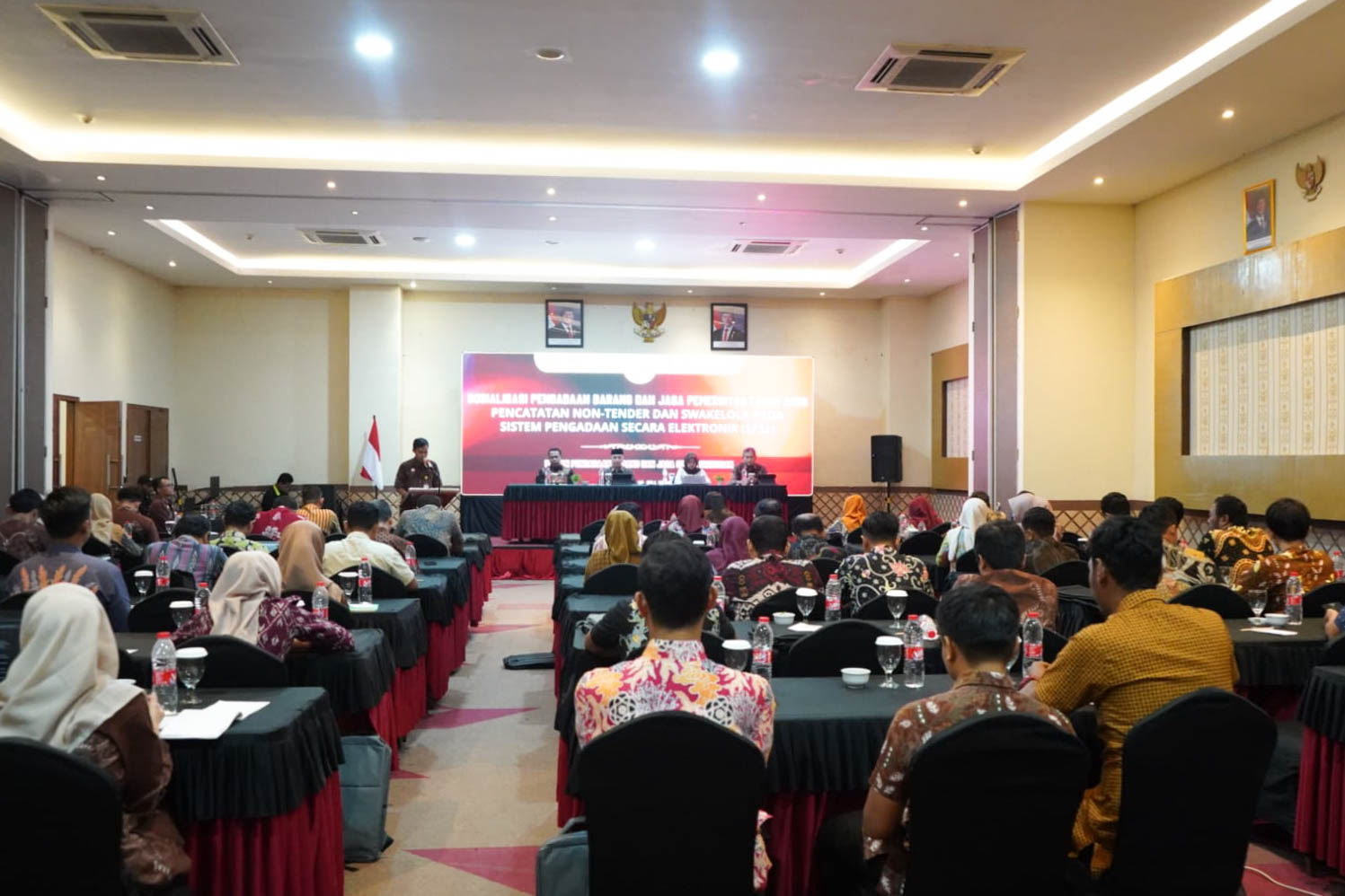 Sejumlah pejabat pengadaan barang dan jasa dari berbagai instansi mengikuti Sosialisasi Pencatatan Non Tender dan Swakelola SPSE di Purwodadi